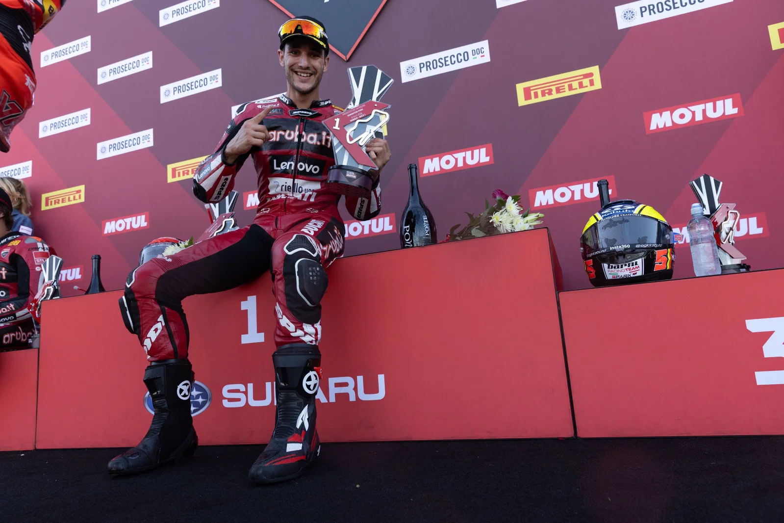 Iker Lecuona après avoir remporté sa première course en WorldSBK. Crédit : Or et Oie.