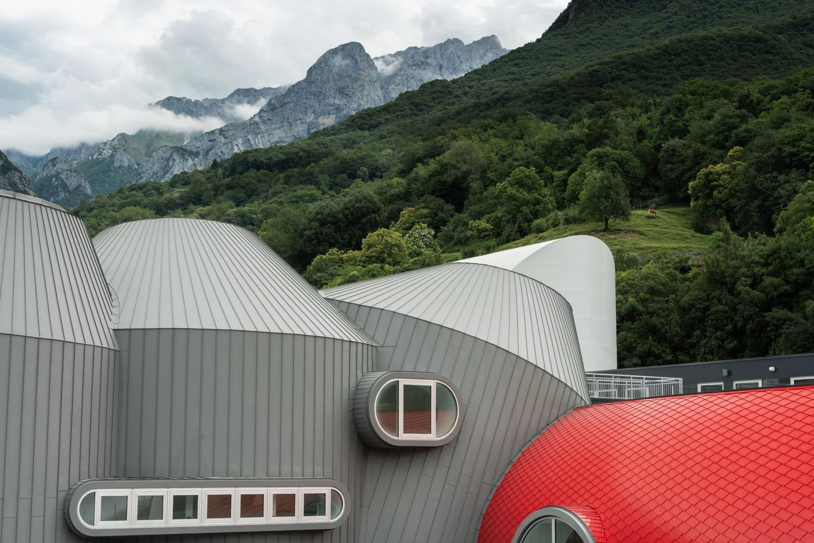 La nouvelle usine Moto Guzzi et le centre d'accueil