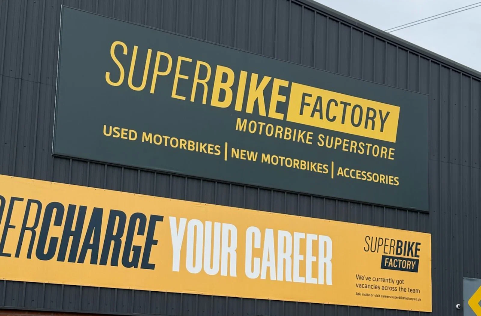 Un showroom d'usine SuperBike