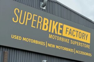 Dans les derniers mois de SuperBike Factory : deux initiés révèlent les signes avant-coureurs de l'effondrement