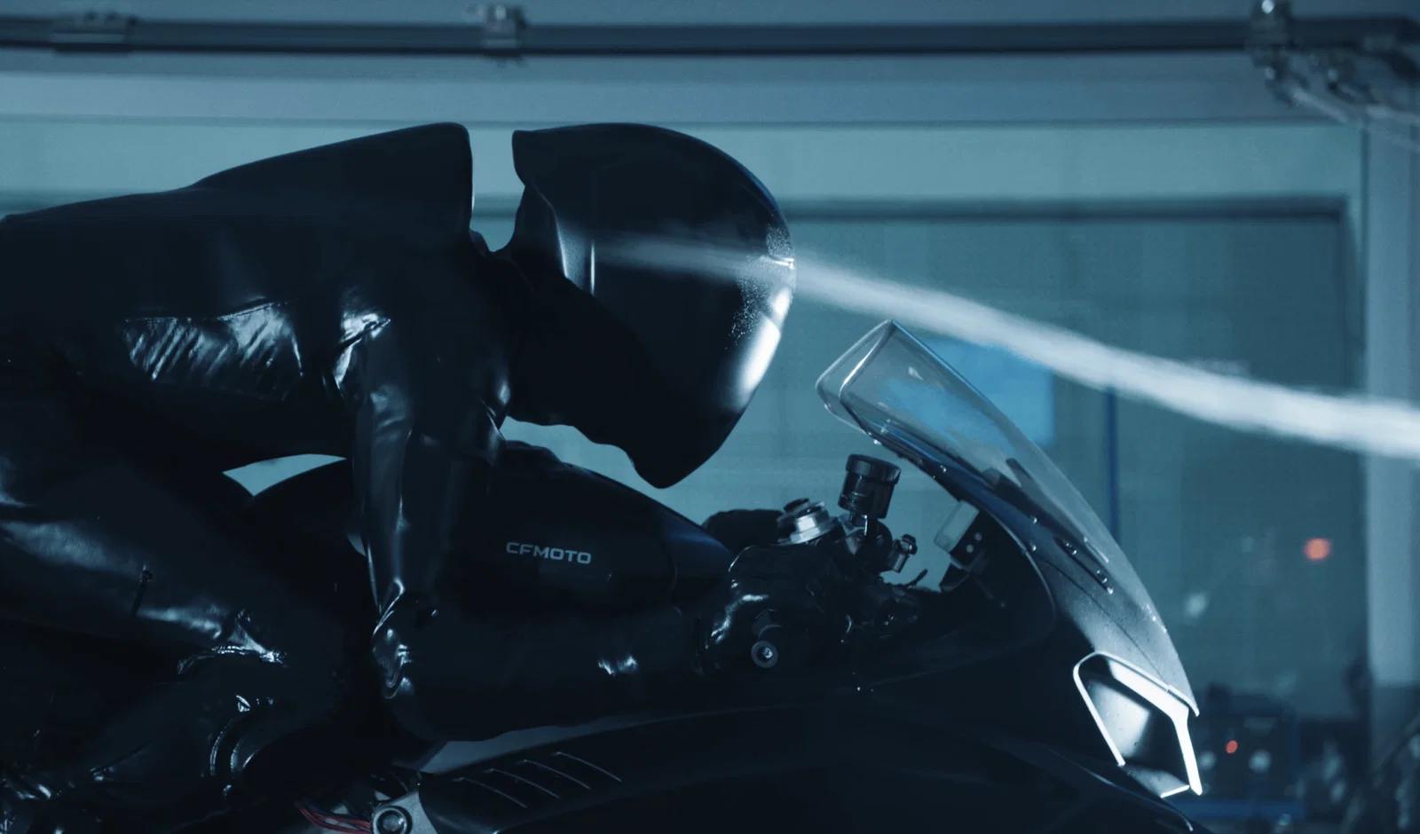 Le CFMoto V4 SR-RR dans la soufflerie Pininfarina