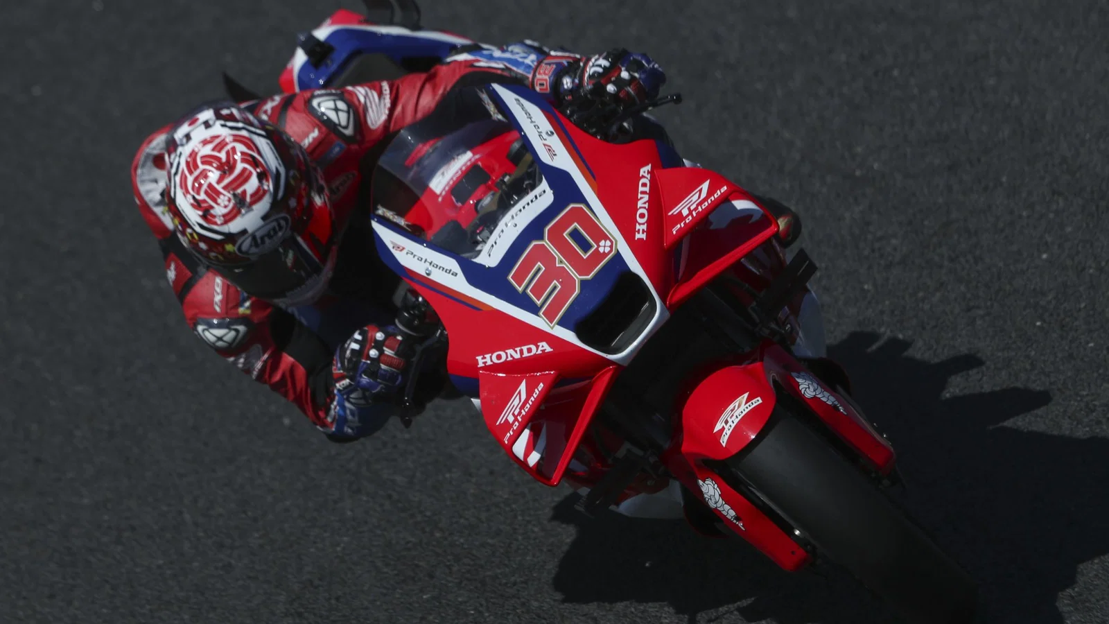 Takaaki Nakagami riding a Honda RC213V MotoGP bike. Credit: Gold and Goose.