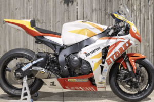 L'ancien Guy Martin Isle of Man TT Honda Superstock sera mis aux enchères au NEC