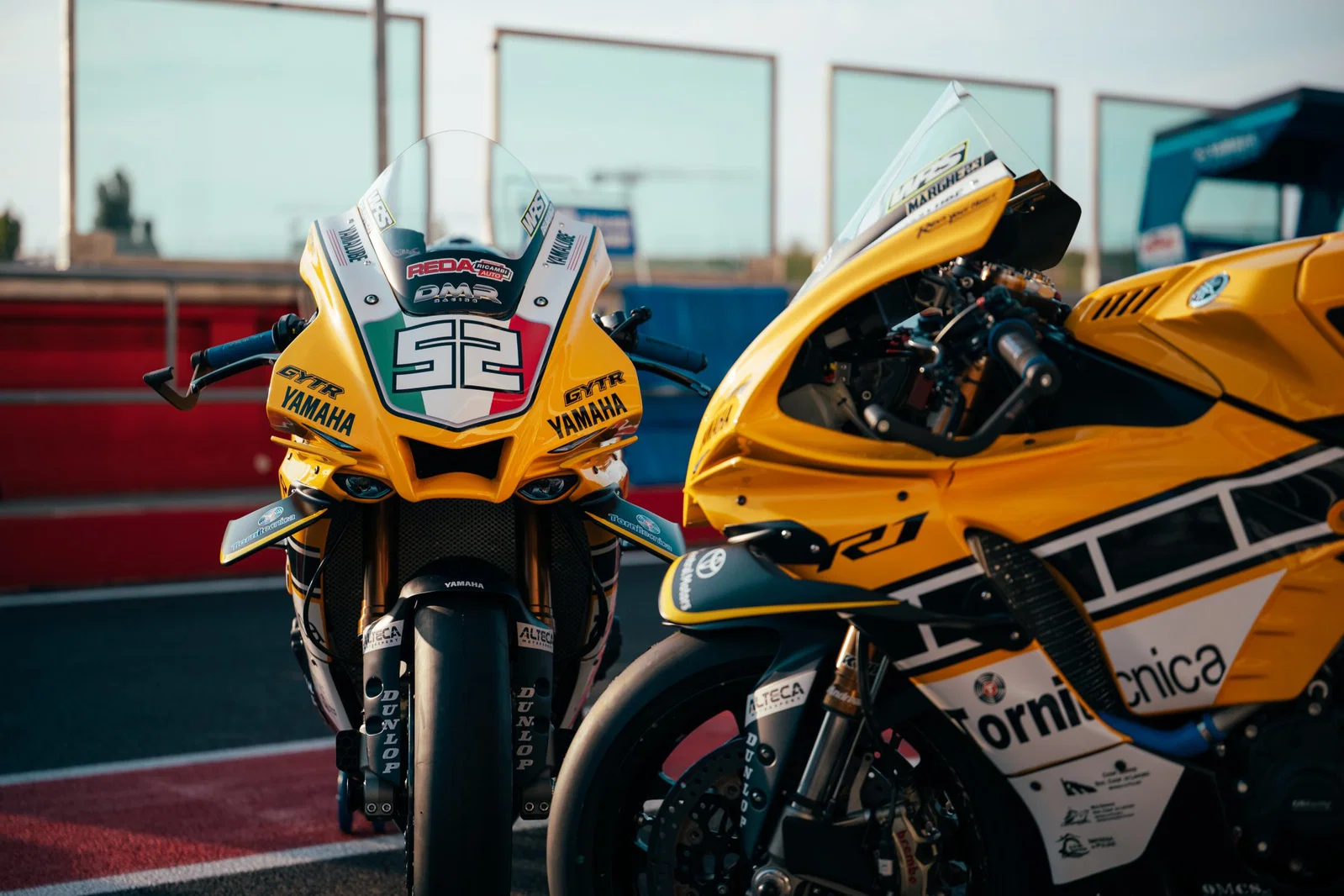 Machines spéciales Kenny Roberts R1 de Yamaha DMR Racing.