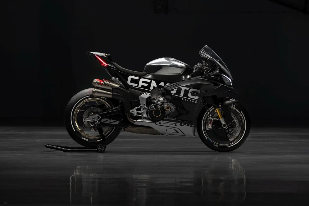 Le CFMoto V4 SR-RR pourrait être le prochain vélo de course de 1 000 cm3 de la marque chinoise.