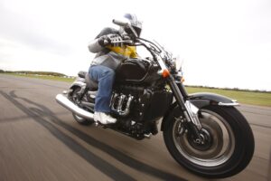 Avant TikTok et les reels, Triumph a réalisé la vidéo de moto la plus drôle d'Internet