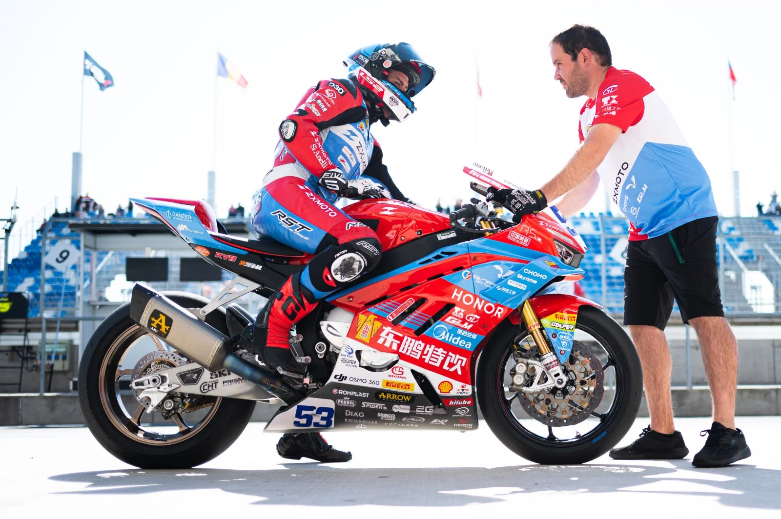 Moto Supersport mondiale ZXMoto 820RR-RS.