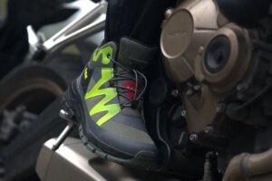 LS2 dévoile des bottes Torrent à double usage conçues pour l'équitation et la randonnée