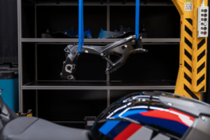 La BMW M1000 RR reçoit un cadre M Motorsport de troisième génération parmi les mises à jour 2027