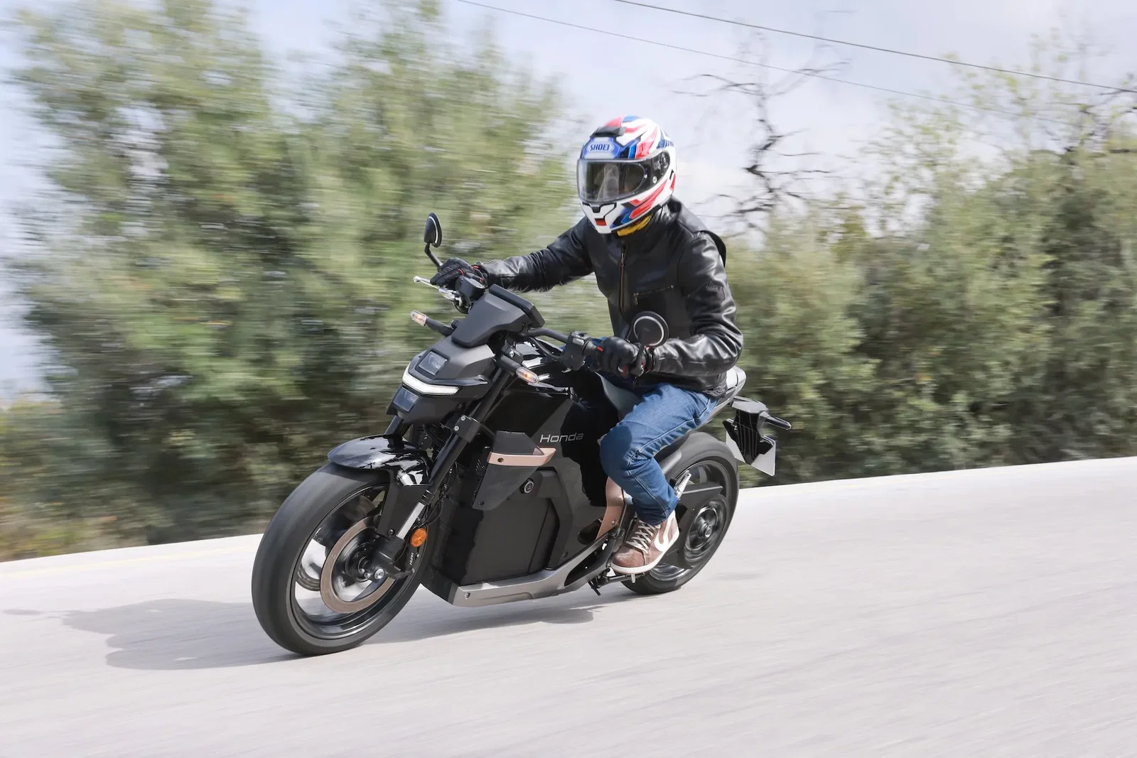 Honda WN7 sur la route.