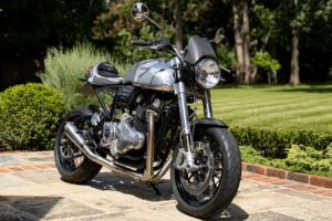Le Norton Cafe Racer de l'ancien présentateur de Top Gear, Richard Hammond, se dirige vers une vente aux enchères au Royaume-Uni