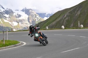 Le Tyrol du Sud interdit les promenades organisées en moto sur le col du Stelvio et sur les routes au-dessus de 1 600 m