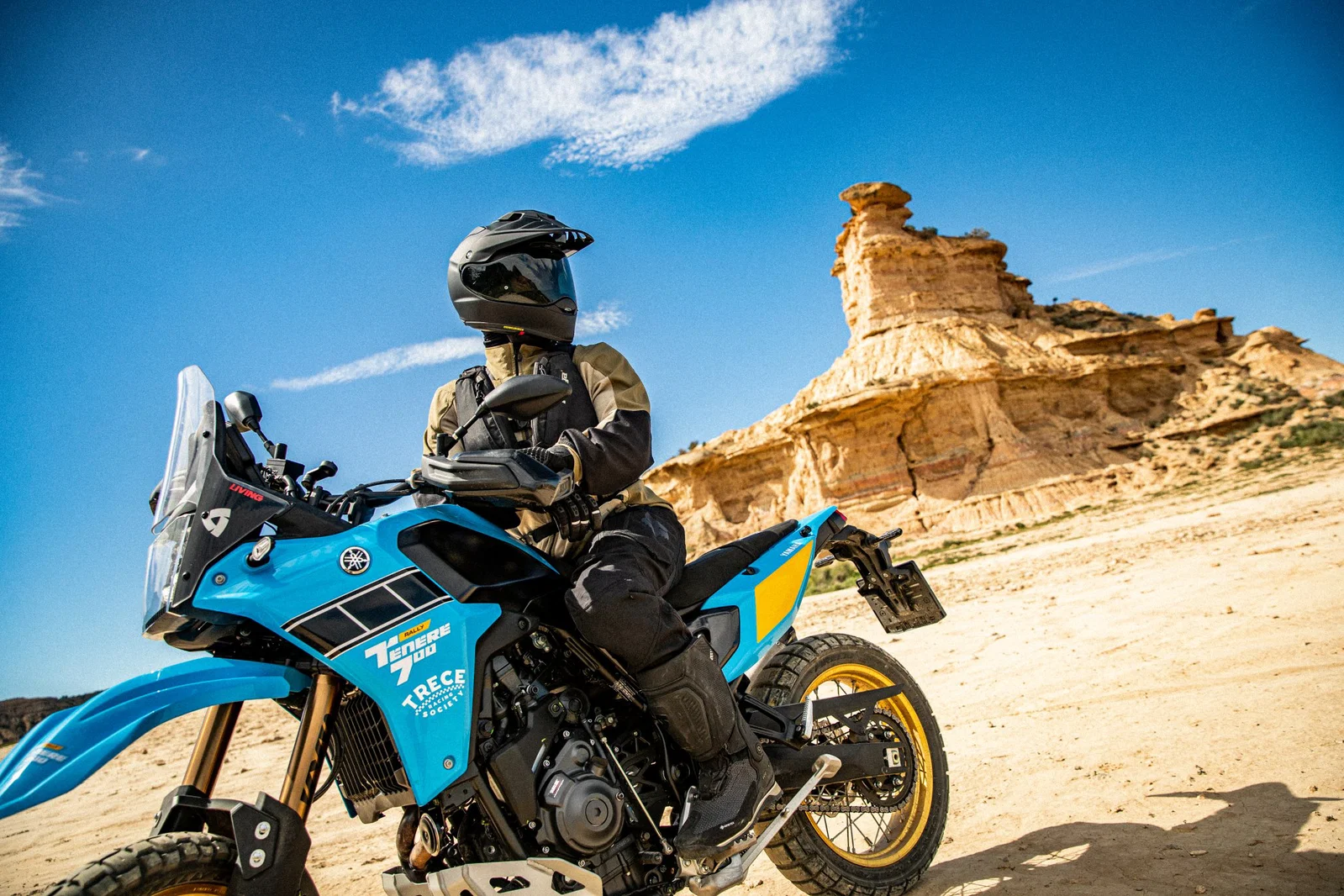 Le casque moto aventure Shoei Hornet ADV 06