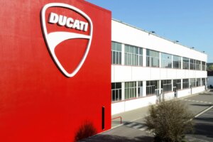 Les rumeurs de vente de Ducati s'intensifient alors que les syndicats exigent des réponses et que de nouvelles affirmations émergent de l'offre officielle