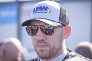 Peter Hickman exclut les débuts d'Armoy mais Davey Todd espère un retour en course sur route