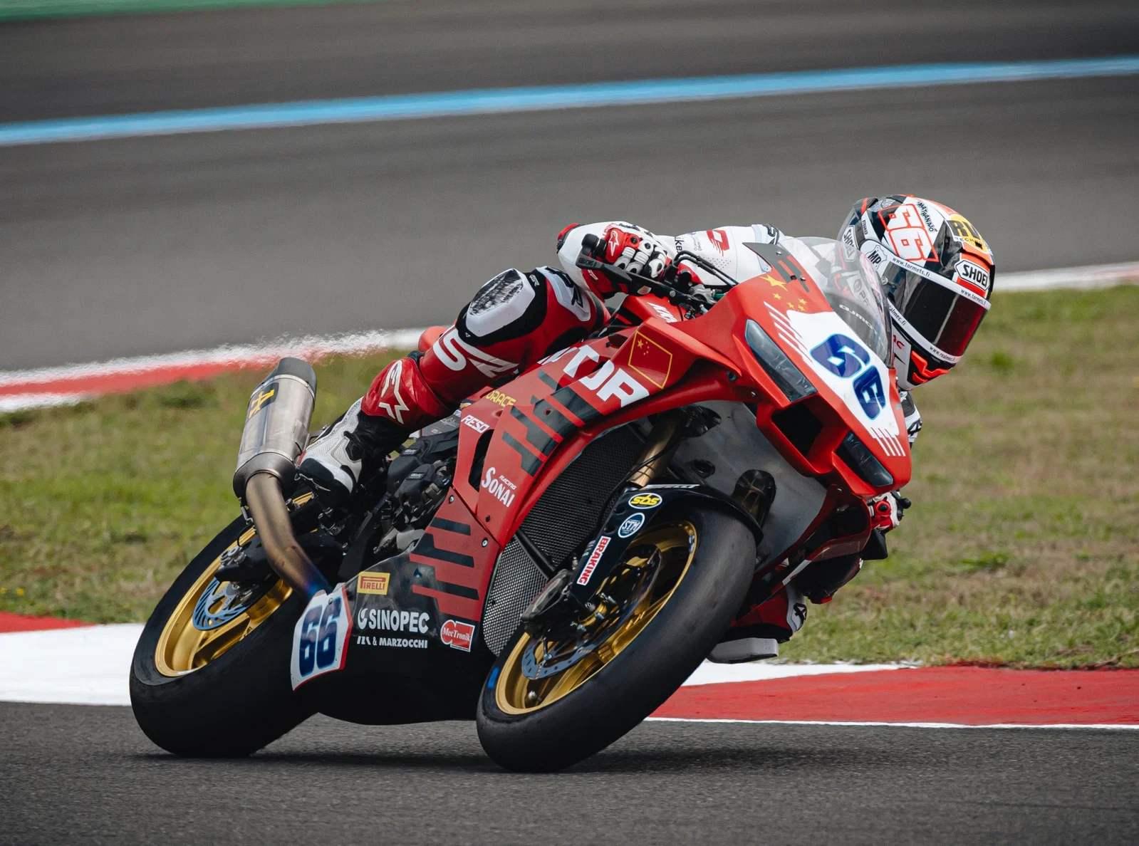 Nikki Tuuli sur le vélo nouvellement homologué à Magny Cours
