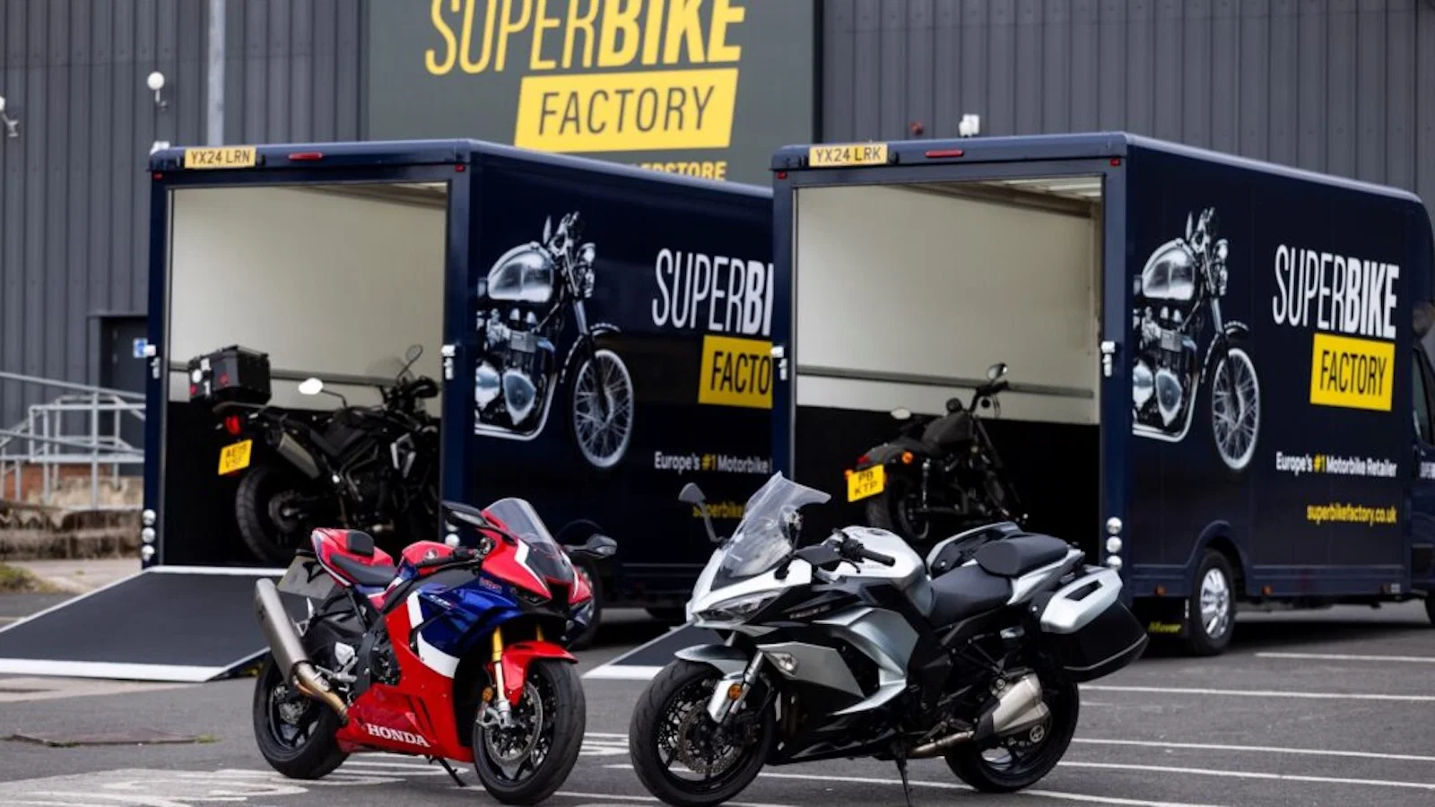 Deux vélos à la SuperBike Factory - Image : Endless LLP