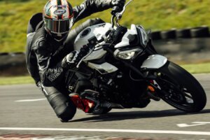 Weise lance un nouveau costume une pièce classé AAA inspiré de Peter Hickman
