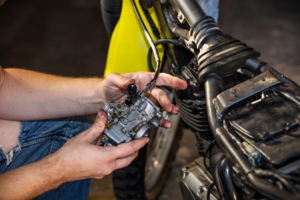 Comment trouver des pièces détachées compatibles avec la marque, le modèle et l&rsquo;année de votre moto ?