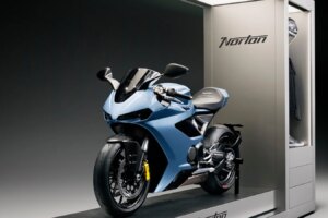 Norton dévoile un concept de showroom conçu par un architecte pour une expansion mondiale de 200 concessionnaires