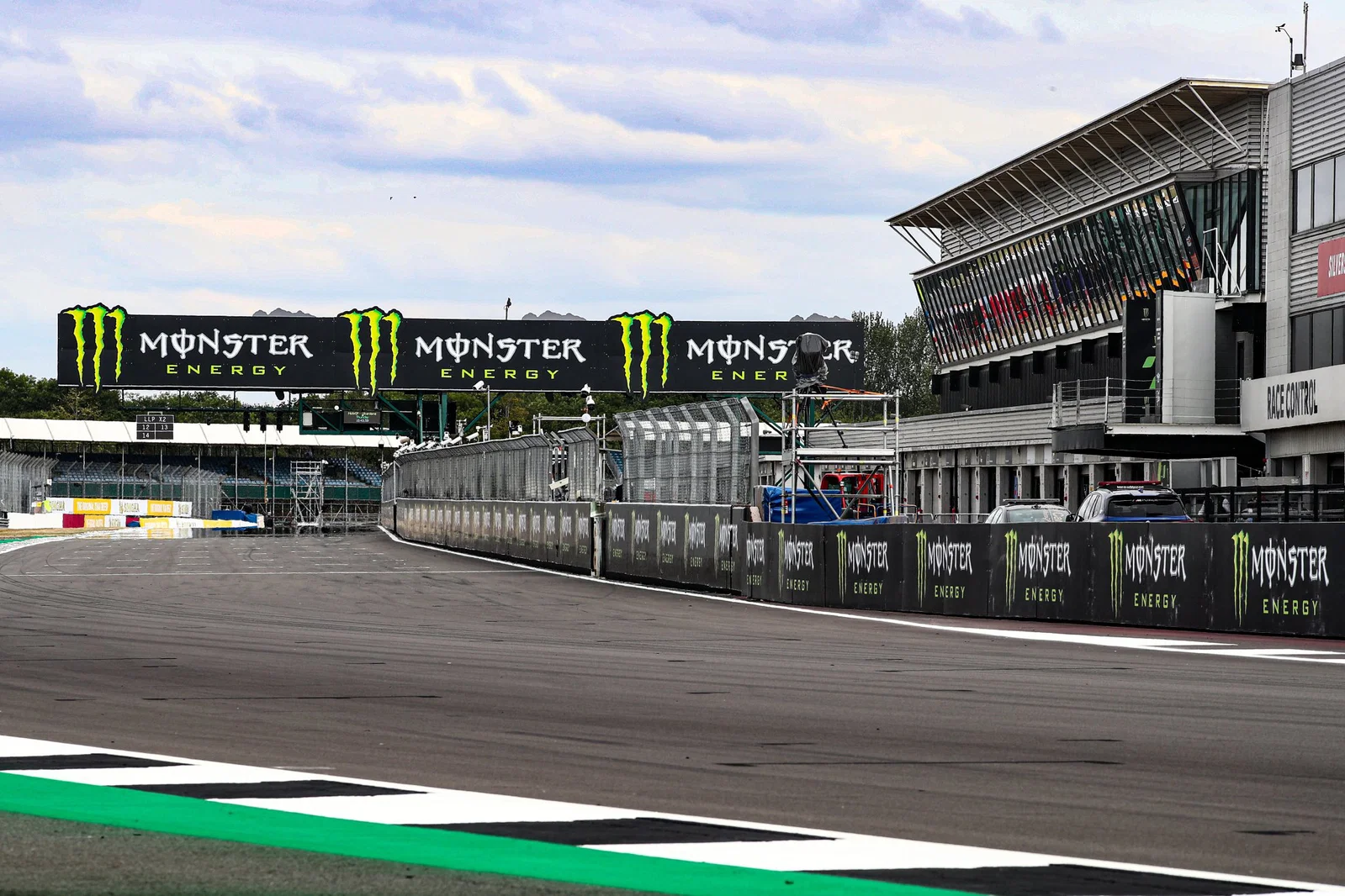 L'ancienne fosse directement à Silverstone. Crédit : Or et Oie.