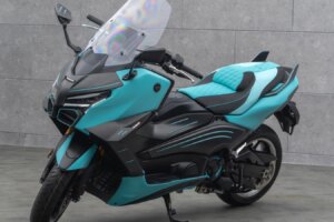 Le tuner automobile Mansory se tourne vers les deux roues, avec le Yamaha TMAX 560 personnalisé