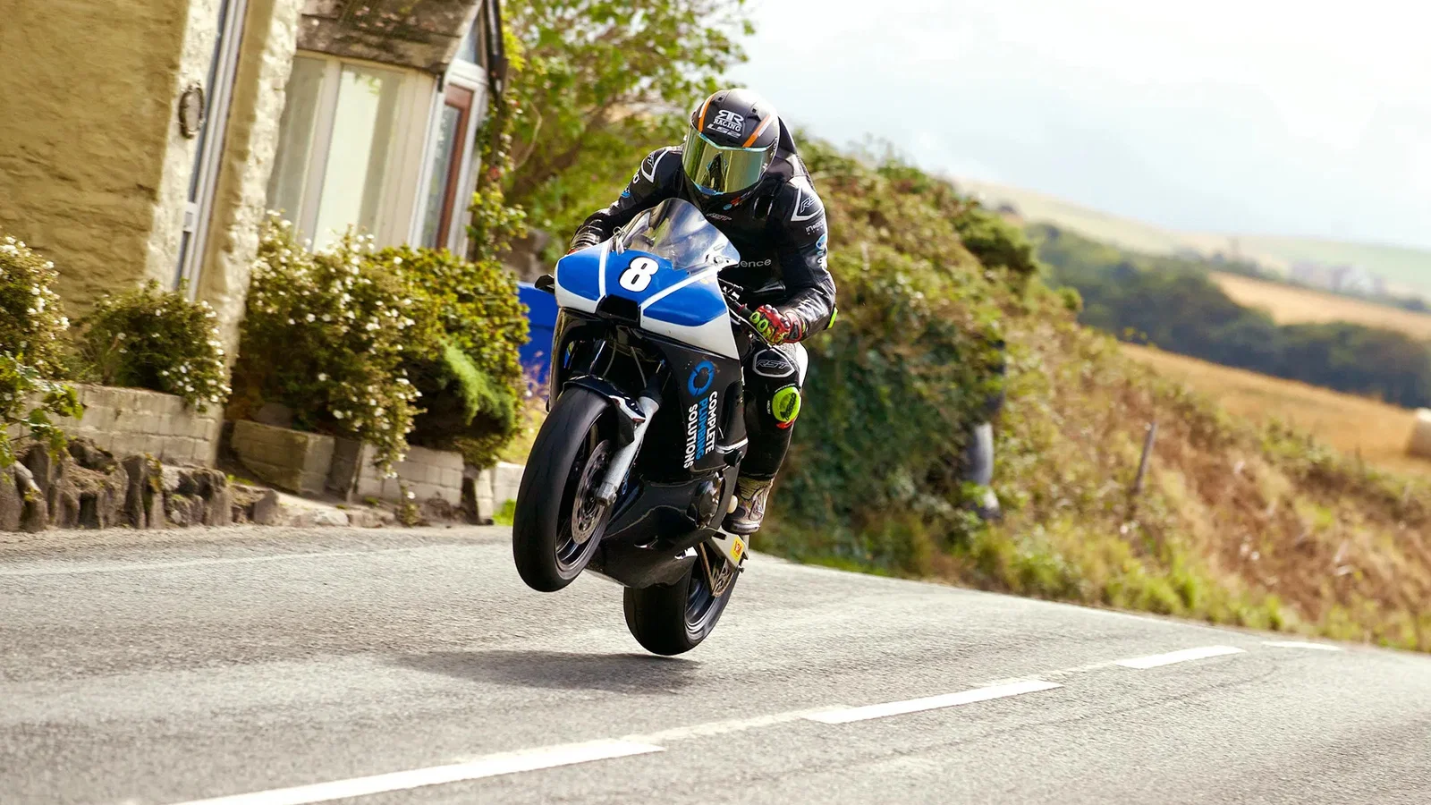 Michael Russell dans la classe Junior 600. Crédit : Île de Man TT.