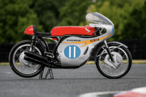 Cette Honda RC173 restaurée de Mike Hailwood Factory est-elle sur le point de devenir une moto d'un million de livres sterling ?
