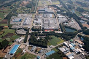 La production de motos reprend dans la vaste usine Honda Kumamoto