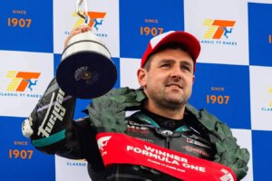 Michael Dunlop réalise un triplé en Classic TT avec une victoire en course Senior