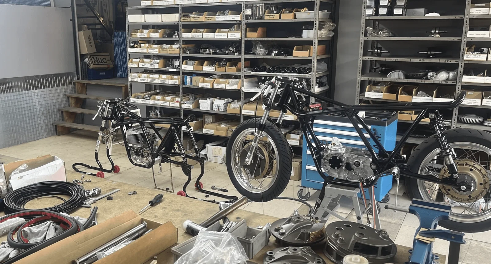 Deux TSS350 en cours de construction