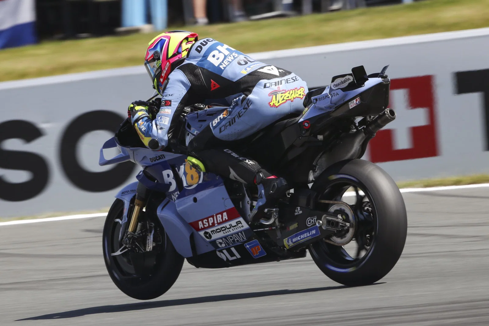 Fermin Aldeguer pilotant sa Gresini Ducati. Crédit : Or et Oie.