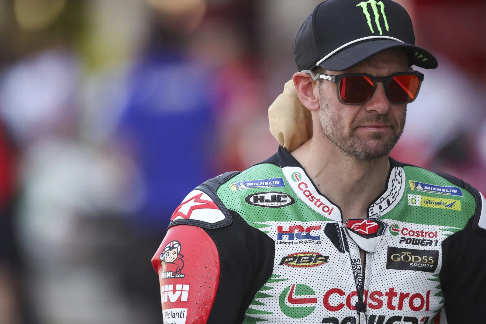 Cal Crutchlow au MotoGP britannique 2026. Crédit d'or et d'oie.