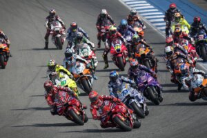 La star de Jack Reacher, Alan Ritchson, travaillerait sur un thriller de braquage en MotoGP