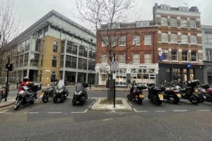 L'arrondissement de Londres veut faire payer le stationnement aux motards alors que les frais de stationnement des motos se propagent dans toute la capitale