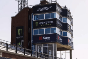 Un concurrent du Grand Prix de Manx décède après un incident de qualification avec un autre pilote