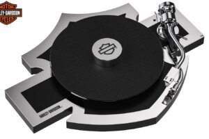 Harley-Davidson et Pro-Ject créent une platine vinyle et un tourne-disque Bar & Shield