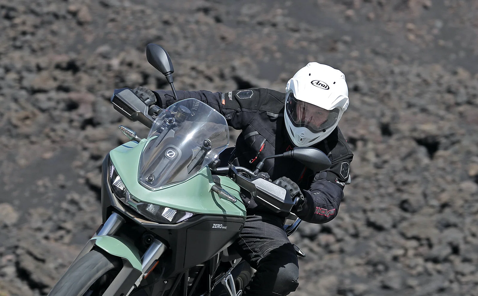 Test du casque moto Arai Tour X4