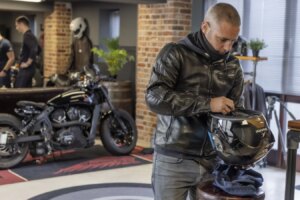 DVSA nomme TRL pour tester les casques de moto vendus au Royaume-Uni