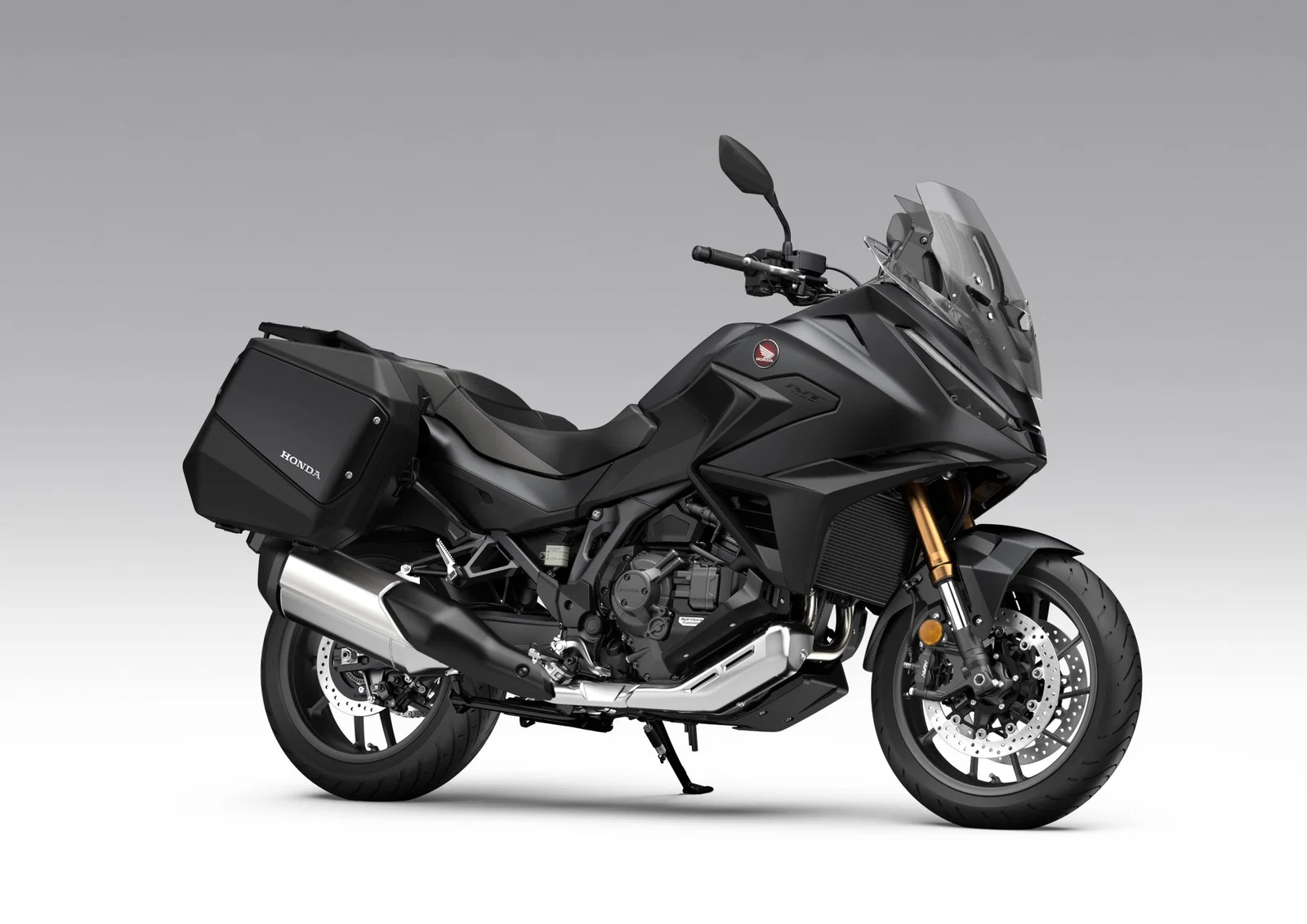 Nouveau coloris noir à bord du NT1100.