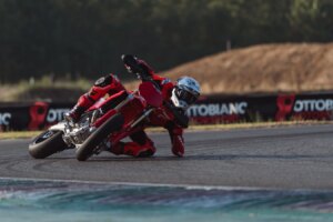 Ducati Desmo450 SM spécifications, détails et caractéristiques
