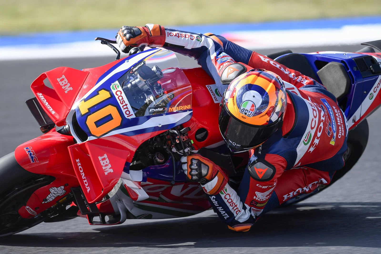 Luca Marini porte la nouvelle AGV Pista GP R3.