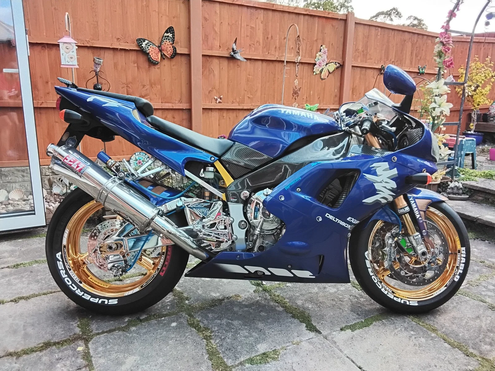 Une Yamaha R1 « blingtastique »