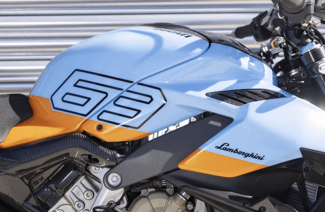 Réservoir de carburant Ducati Streetfighter inspiré de Lamborghini. Crédit : commissaires-priseurs emblématiques.