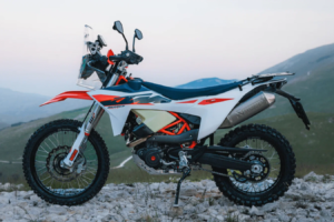 KTM dévoile le tout nouveau 690 Rally basé sur la plateforme Enduro R