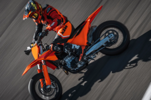 La KTM 450 SMR 2027 reçoit un nouveau look et une incitation conviviale