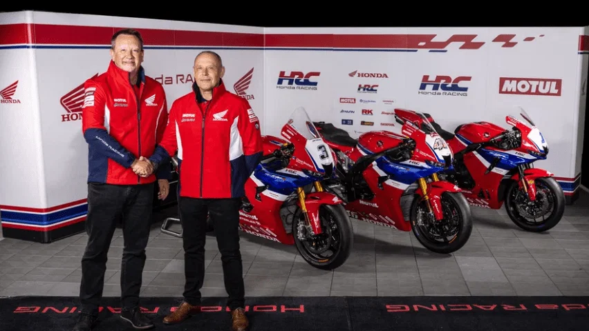 Havier Beltran aux côtés de Neil Fletcher chez Honda UK.