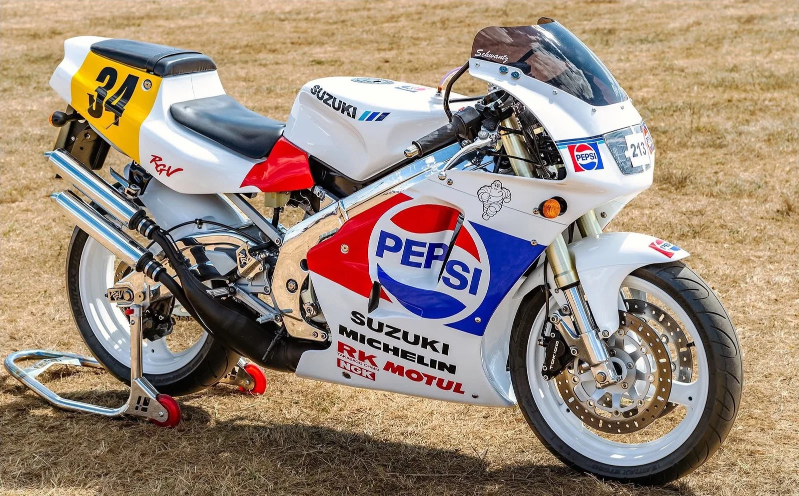 Une Pepsi Suzuki RGV250