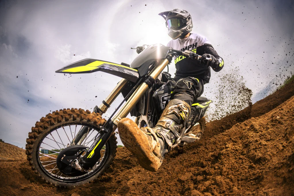 Triomphe TF 250-X en action.
