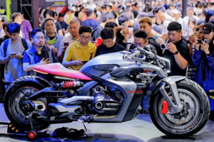Voge lance le concept de croiseur hybride rechargeable CU-X au CIMA 2026